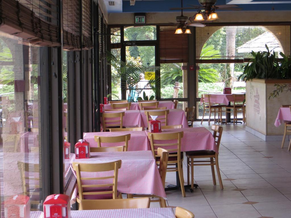 Maingate Lakeside Resort Four Corners Екстер'єр фото