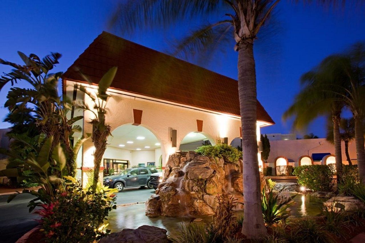 Maingate Lakeside Resort Four Corners Екстер'єр фото